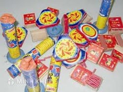 <strong>Mua</strong> bán pháo nổ, pháo <strong>hoa</strong> thì bị tội gì?