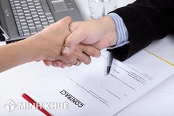 Hợp đồng ký giữa Công ty cổ phần và Giám đốc công ty