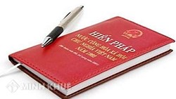 Trách nhiệm của nhà nước, người dân về bảo vệ và thi hành hiến pháp ?
