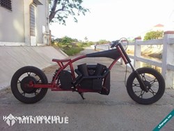 Xe máy điện chế lại theo kiểu dáng mô tô có bị phạt không ?