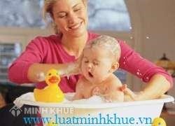 Có nên đưa con cho gia đình nhà chồng nuôi để đi học ?