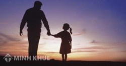 Cha không cấp dưỡng cho con có bị tước quyền làm cha?
