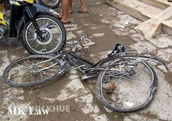 Tai nạn giao thông giữa <strong>xe</strong> máy và <strong>xe</strong> <strong>đạp</strong> ?