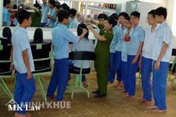 Tư vấn thủ tục cắt khẩu và tìm nơi nuôi dạy trẻ vị thành niên hư hỏng ?