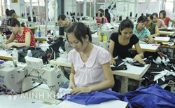 Đang mang thai có được ký hợp đồng với điều kiện làm việc nhẹ hơn không?
