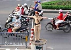 Đi sai làn đường xử phạt như thế nào?