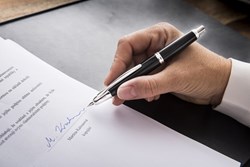 Tổng giám đốc ủy quyền cho Chủ tịch hội đồng quản trị ?