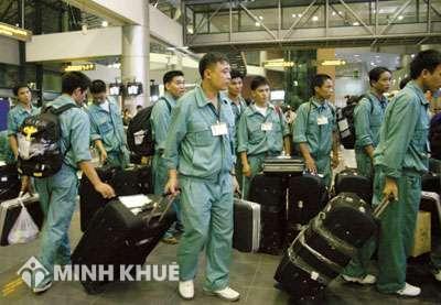 Đi xuất khẩu lao động có phải đặt cọc không ? Cách rút tiền đặt cọc đi xuất khẩu lao động ?