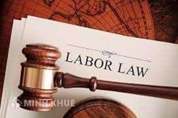 Thắc mắc vè việc chuyển bậc lương xuống mức thấp hơn có phải đã không thực hiện đúng với hợp đồng lao động ?