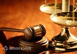 Hiến pháp 2013 quy định như thế nào về trách nhiệm đại biểu quốc hội, hội đồng nhân dân đối với cử tri và nhân dân?