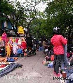 Phải làm gì khi hàng xóm mượn sân chung để kinh doanh đồ ăn sáng, gây ồn ào, bần thỉu ?