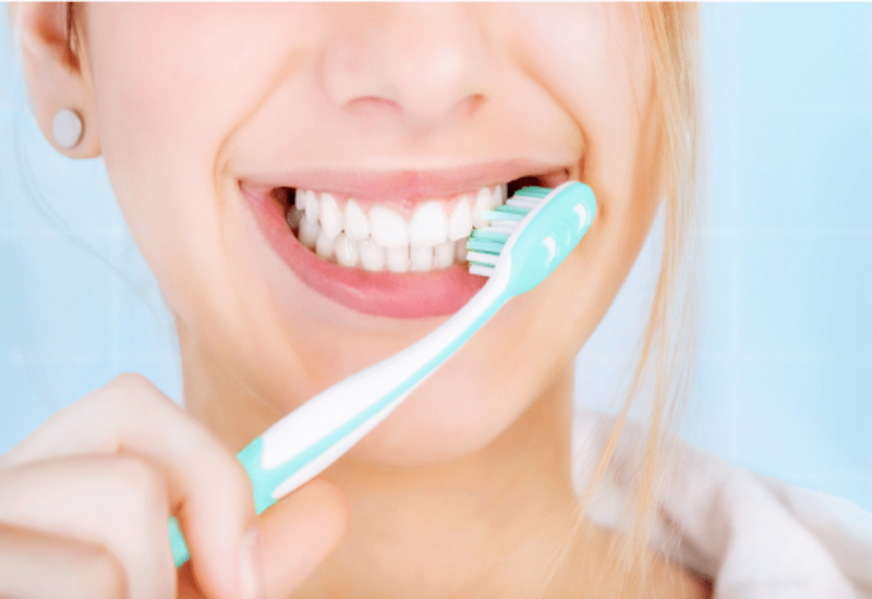 Đánh răng trước hay sau bữa sáng là tốt nhất?