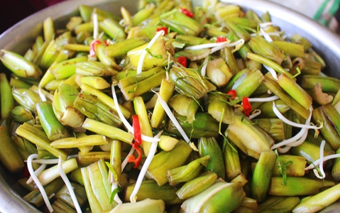 Những món ăn từ dọc mùng dễ làm, ngon nhất cho cả gia đình
