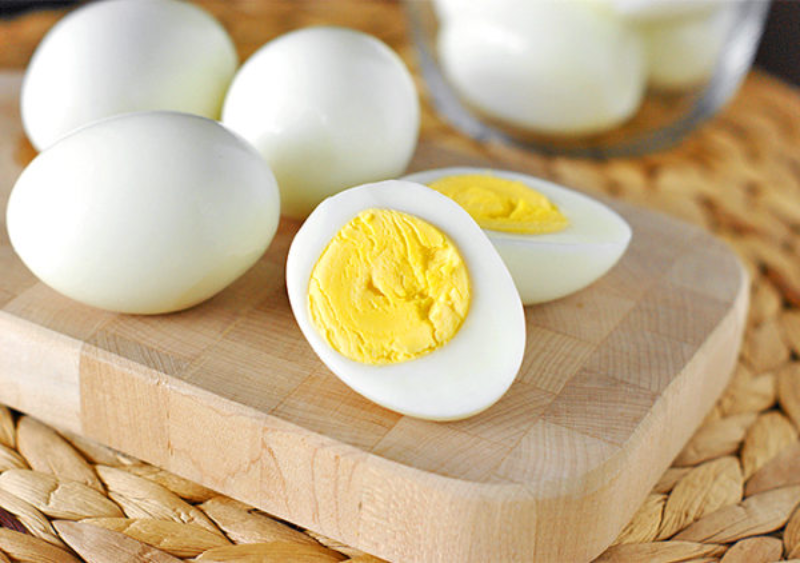 Ăn nhiều trứng có làm tăng cholesterol hay không?