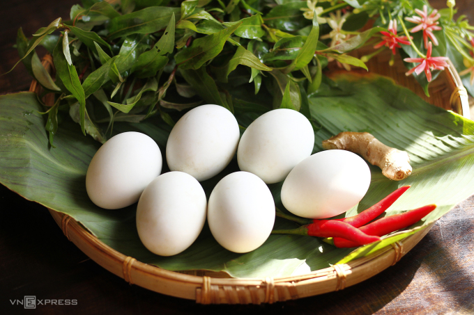 Mẹo chọn mua trứng vịt lộn ngon, cách luộc trứng vịt lộn chuẩn nhất