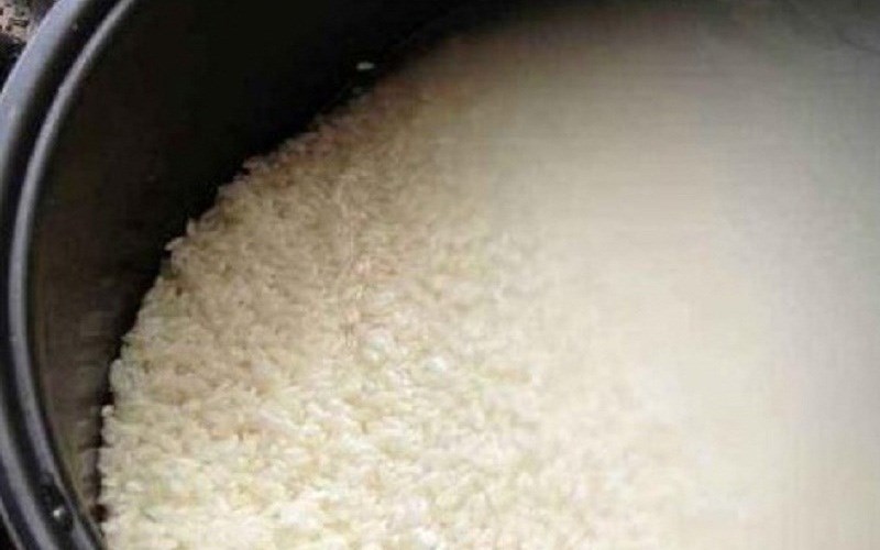 Cần làm gì khi nấu cơm bị sống, nhão, hay khê?