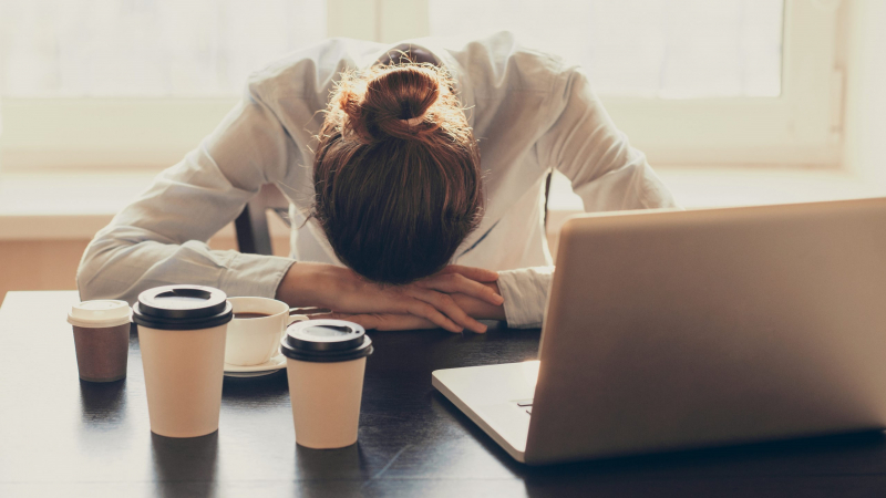 Điều gì sẽ xảy ra với cơ thể khi làm việc quá nhiều?