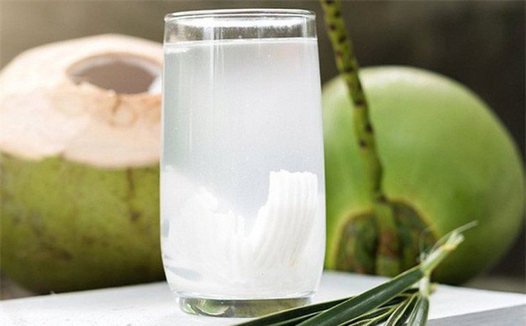 Nước dừa bao nhiêu calo? Uống nước dừa có béo không?