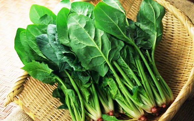 Sau sinh con ăn rau gì để nhiều sữa?
