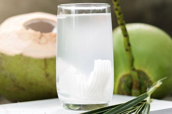 Uống nước dừa có bị đầy bụng không?
