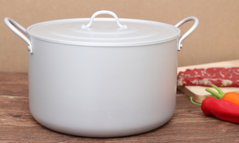 Top 4 thương hiệu nồi luộc gà nguyên con dễ dàng nấu cháo, làm gỏi