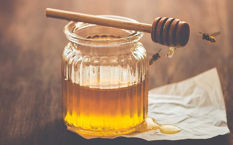Cách nhận biết mật ong thật, giả và cách bảo quản mật ong