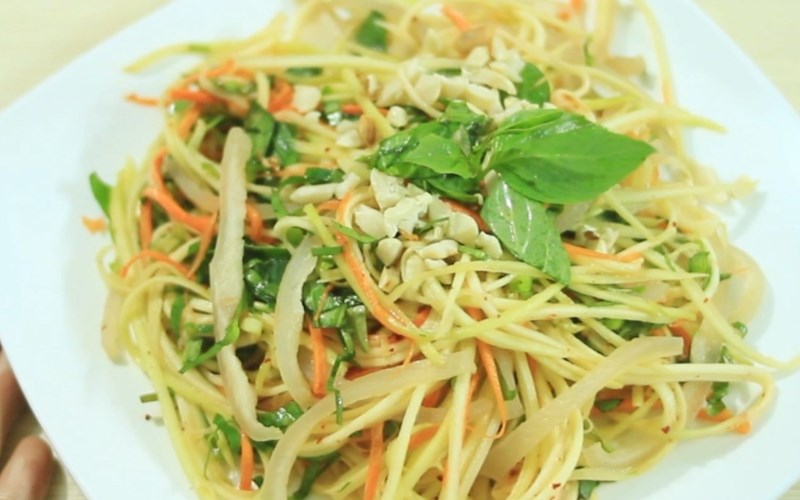 Cách làm gỏi xoài thanh mát, thơm ngon, hấp dẫn dễ làm tại nhà