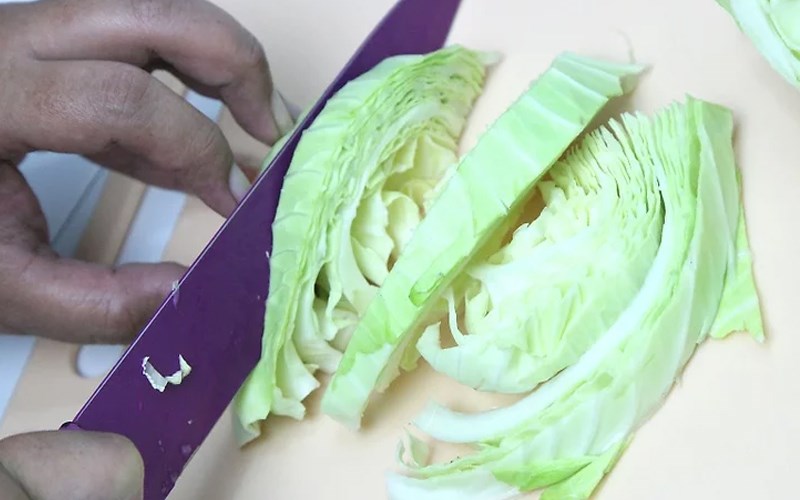 Cách luộc rau bắp cải ngon và giòn thơm xanh mướt không bị vụn