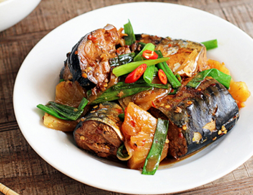 Cá nục kho gừng