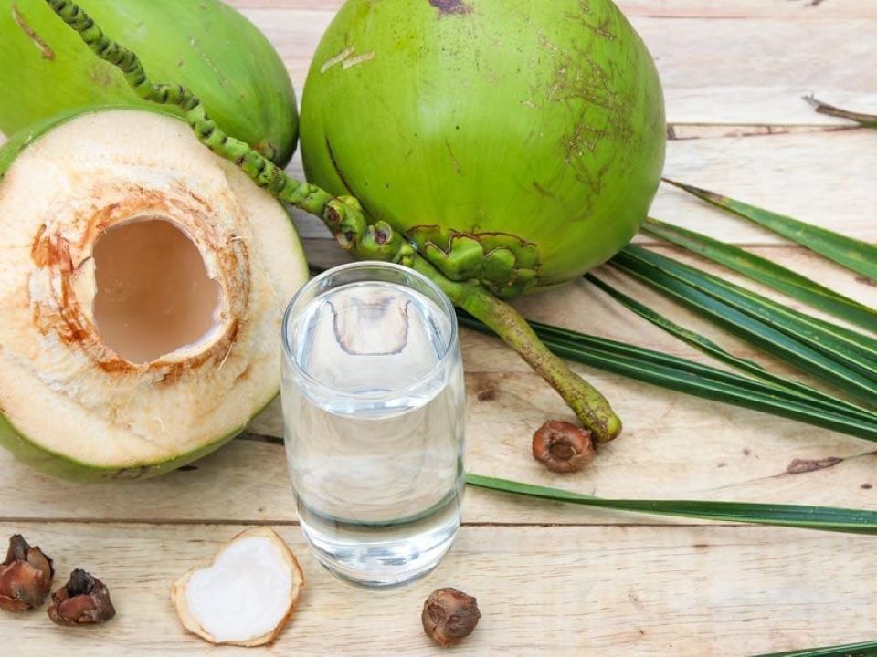 Uống nước dừa có bị đầy bụng không?