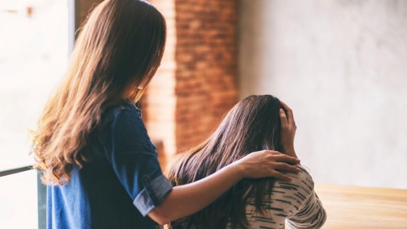 Nên nói gì với một người đang đau buồn? Ann ủi, động viên thế nào?