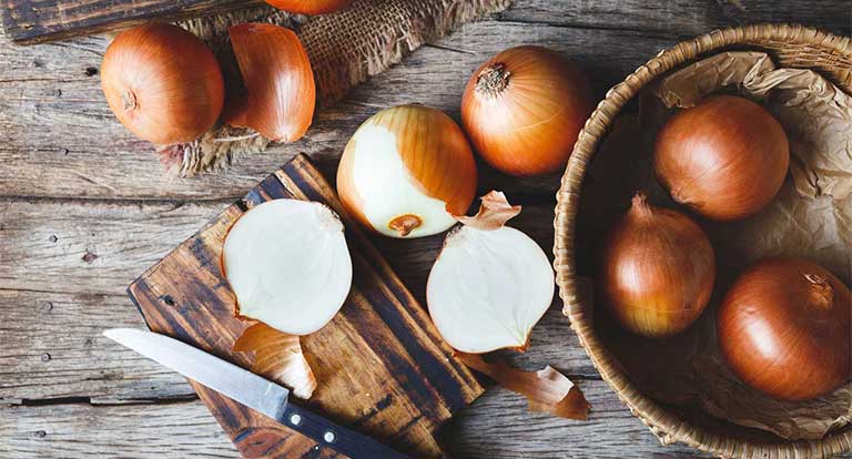 Có được dùng hành tây chế biến món ăn cho bé ăn dặm không