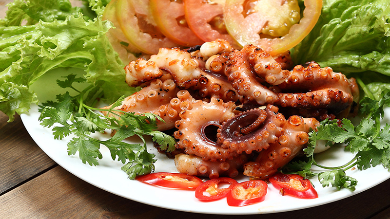 Bí quyết ướp bạch tuộc nướng sa tế thơm cay cực ngon không phải ai cũng biết