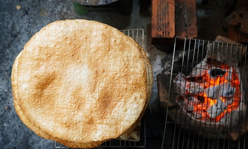 Bánh đa là gì? Bánh đa bao nhiêu calo, ăn có béo không?