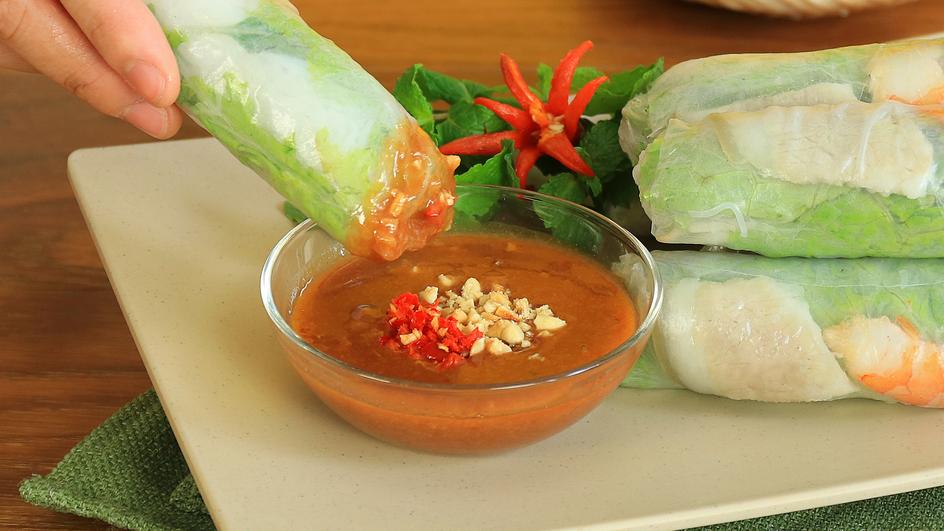 Cách làm nước chấm gỏi cuốn ngon từ nước mắm hấp dẫn