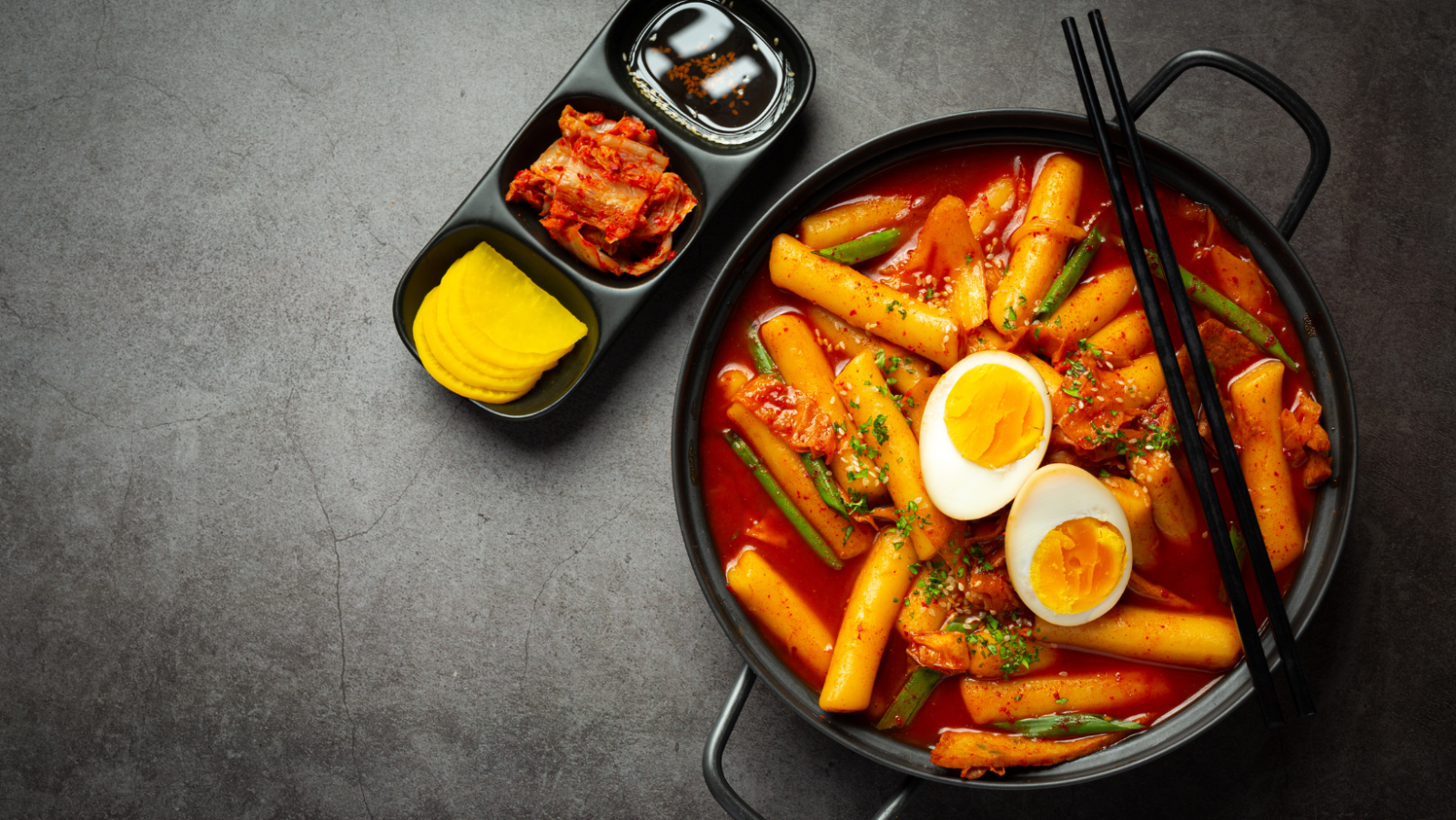 Tokbokki là gì? Nguồn gốc, cách làm tokbokki tại nhà đơn giản nhất