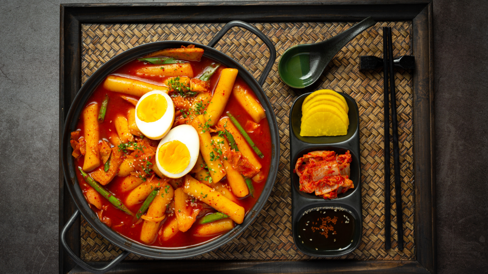 Tokbokki là gì? Nguồn gốc, cách làm tokbokki tại nhà đơn giản nhất