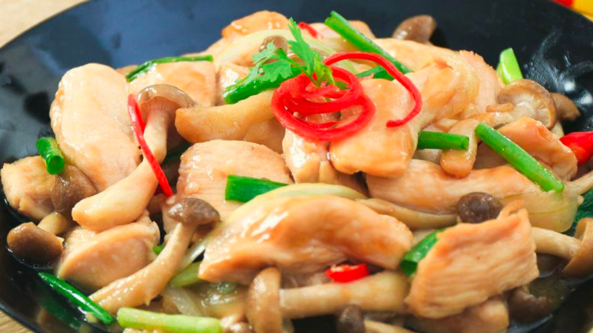 Hướng dẫn cách làm thịt gà xào nấm đơn giản, thơm ngon