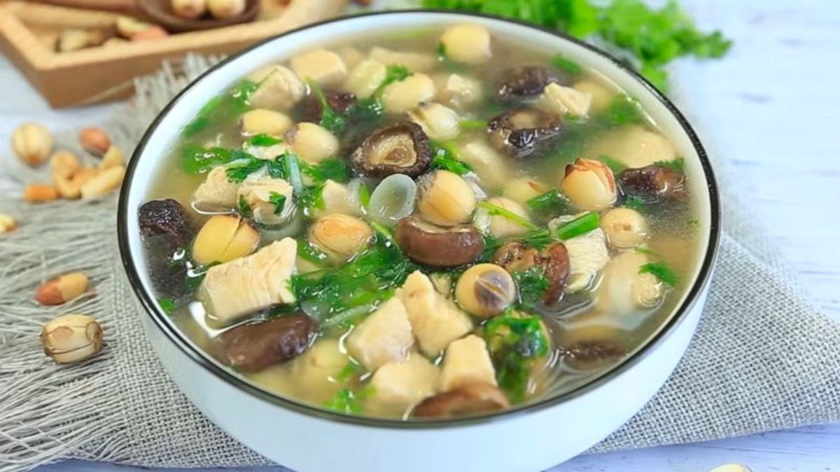 Cách nấu canh gà bổ dưỡng thơm ngon đơn giản cho bữa cơm gia đình