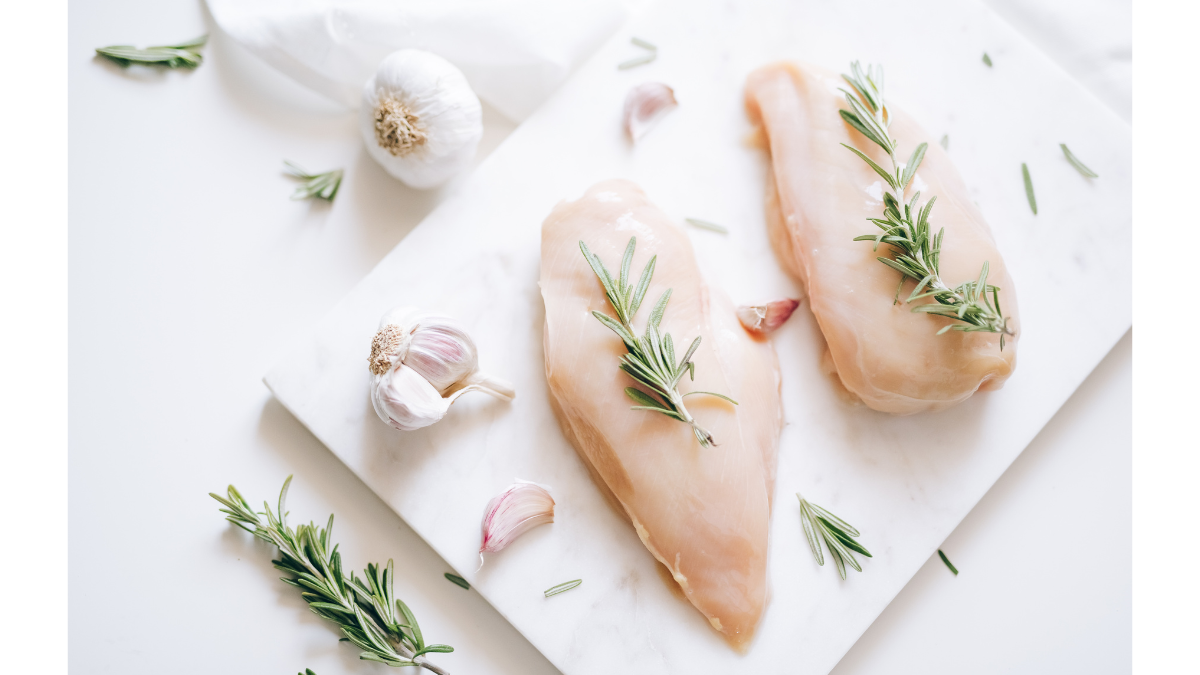 100g ức gà bao nhiêu calo? Ăn ức gà có giúp giảm cân không?