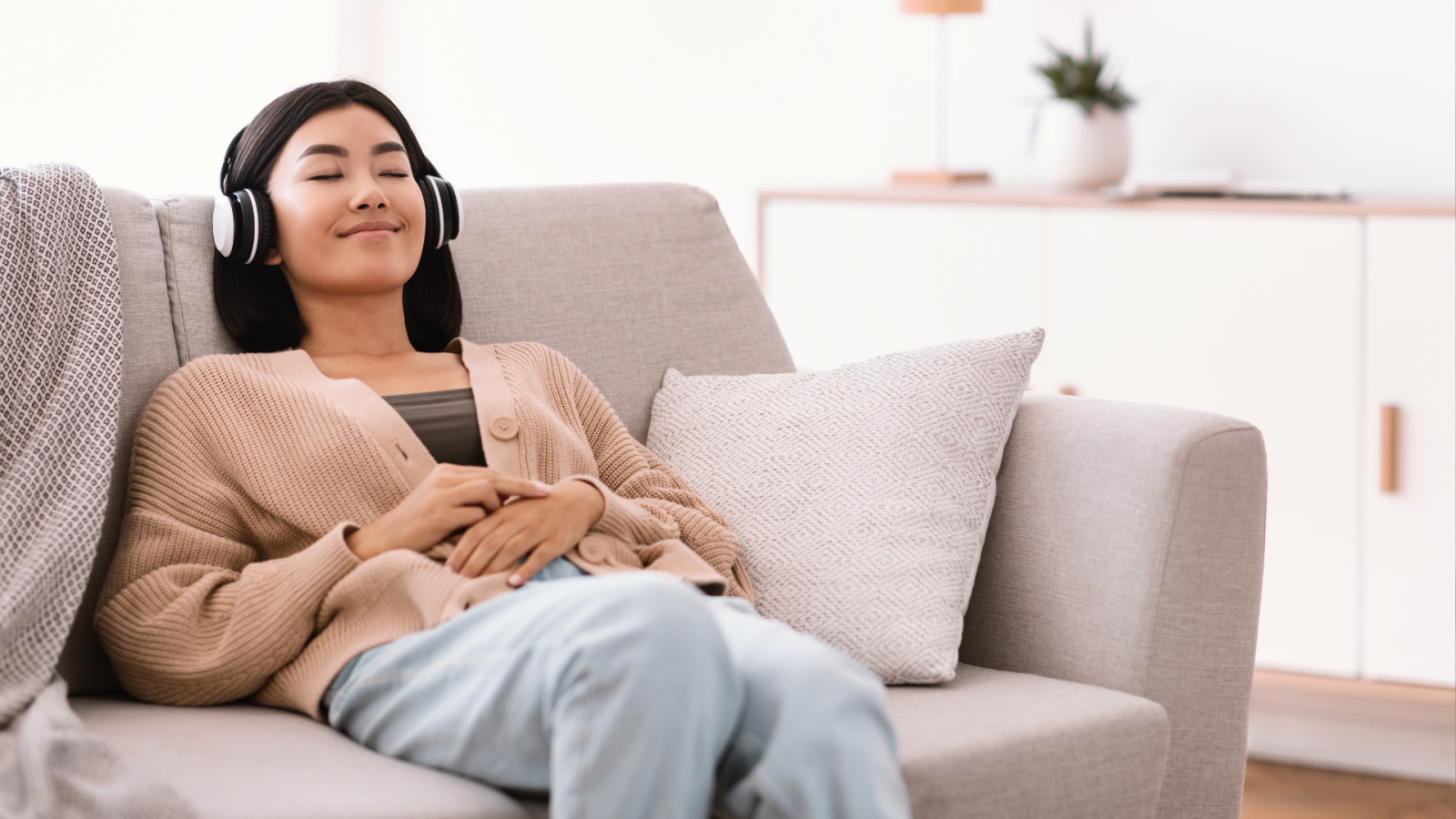 Nghe nhạc trước khi ngủ có lợi và hại như thế nào?