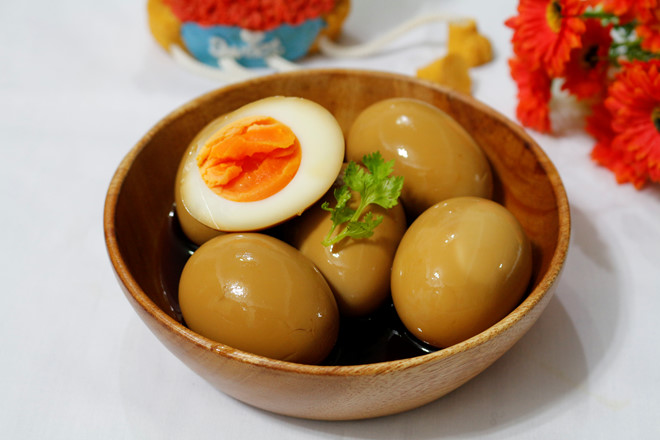 Làm trứng ngâm xì dầu đơn giản, thơm ngon tại nhà