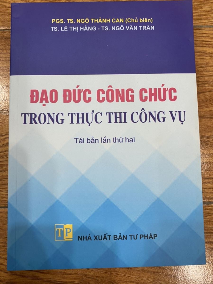 Sách Đạo đức công chức trong thực thi công vụ do PGS.TS Ngô Thành Can làm chủ biên