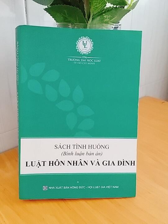Sách Luật hôn nhân và gia đình ( Sách tình huống - Bình luận bản án)