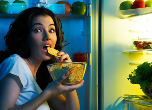 Ăn khuya có gây nguy hại sức khỏe không?
