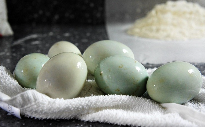 Mẹo khử mùi tanh và cách bảo quản trứng vịt muối