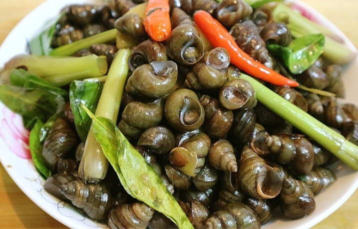 Cách ngâm ốc cho sạch nhớt, sạch bùn đất nhanh chóng