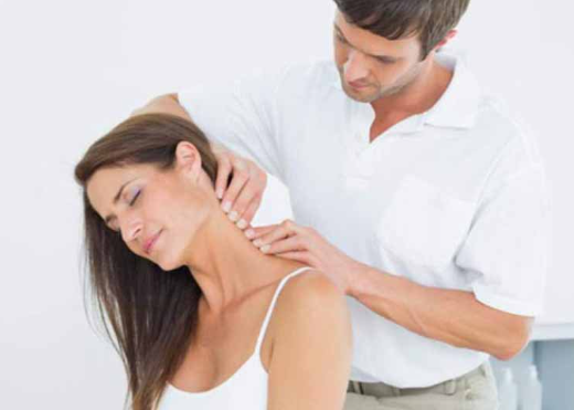 Đau cổ, đầu, lưng, vai thì xoa bóp như thế nào