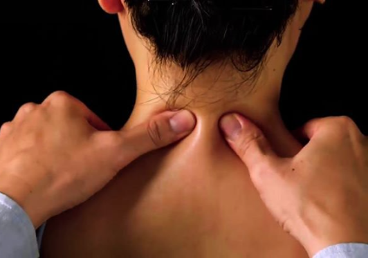 Đau cổ, đầu, lưng, vai thì xoa bóp như thế nào