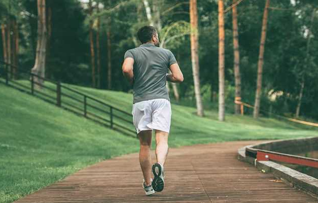 Ăn xong bao lâu bạn có thể bắt đầu chạy bộ